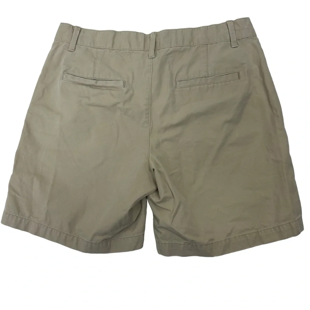 GAP Tan Iconic Khaki Women’s Girlfriend Roll Short, size 6
